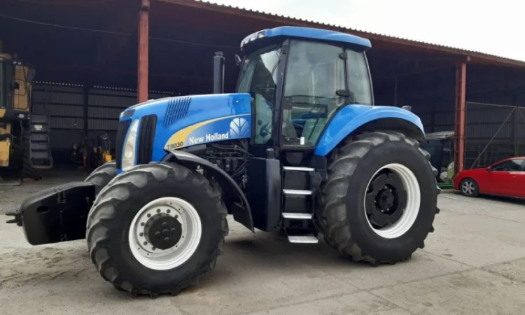 Трактор New Holland T8030 - фото № 3