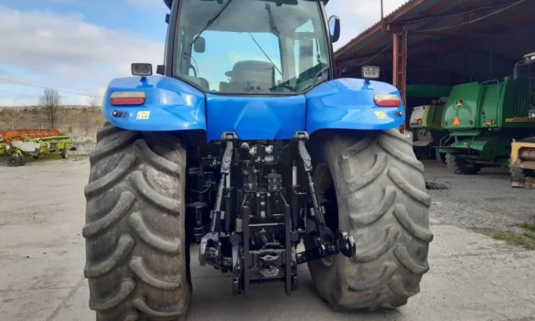 Трактор New Holland T8030 - фото № 4