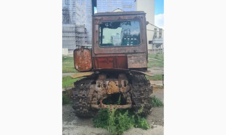 Продам на запчастини гусеничний трактор ДТ-75 - фото № 1