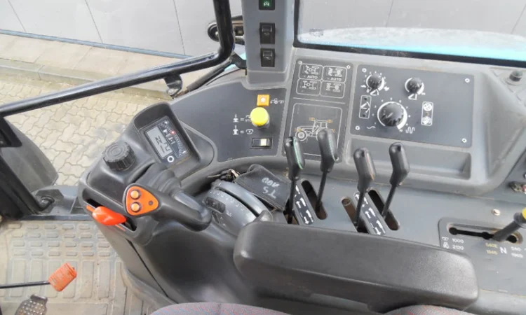 Трактор New Holland TM 150 2001 года - фото № 8