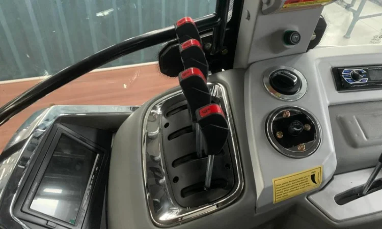 Трактор колісний RAGNAR R200 (200 к.с.) - фото № 6