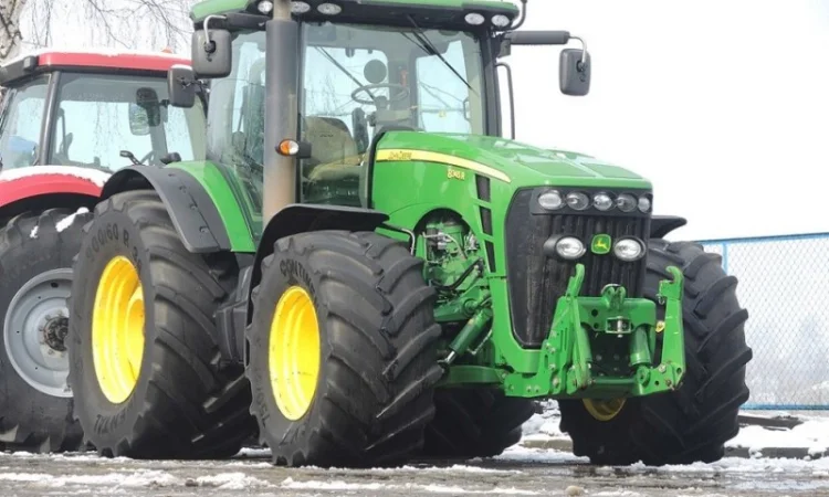Колісний трактор JOHN DEERE 8345R Фото: колісний трактор JOHN DEERE 8345R 1/8 - фото № 1
