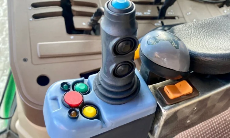 Трактор John Deere 6810 - 1998 рік - фото № 3