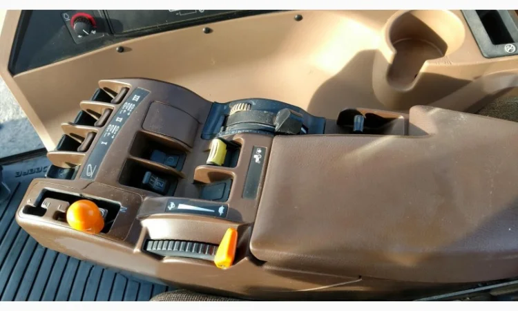 7000 м.ч. 2005 г трактор John Deere 8520 (335 л.с.) из США б/у купить - фото № 4