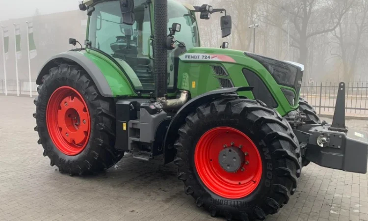 Трактор колесный Fendt Vario 724 - фото № 1