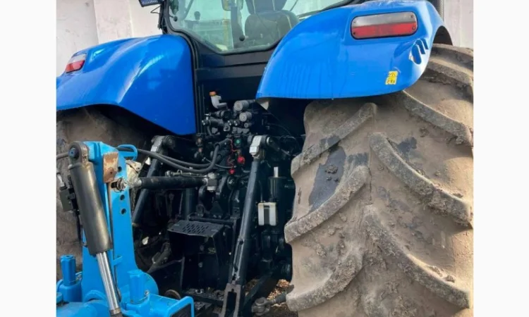 Трактор New Holland T7060 - фото № 3