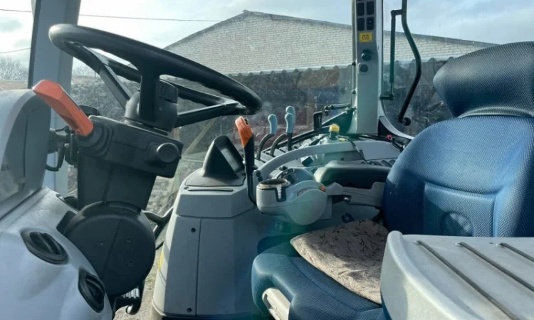 Трактор New Holland T7060 - фото № 4