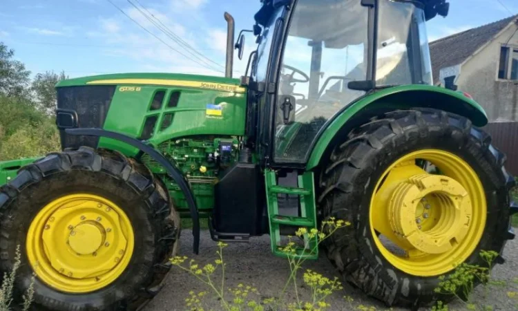 Трактор John Deere 6135B - фото № 1