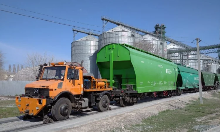 Продам Unimog (Унимог)1650 - локомобиль (мотовоз, маневровый тягач) - фото № 1