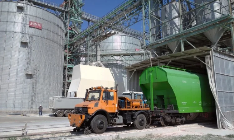 Продам Unimog (Унимог)1650 - локомобиль (мотовоз, маневровый тягач) - фото № 3