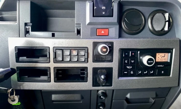 Тягач Renault Range T/T-Series - 2014 рік - фото № 7