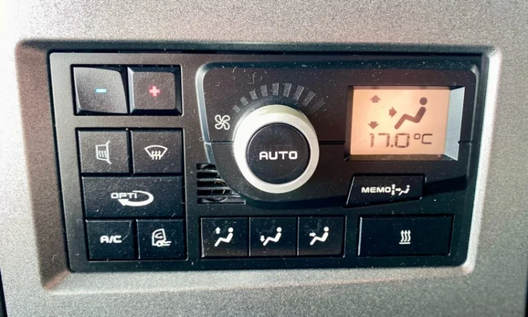 Тягач Renault Range T/T-Series - 2014 рік - фото № 6