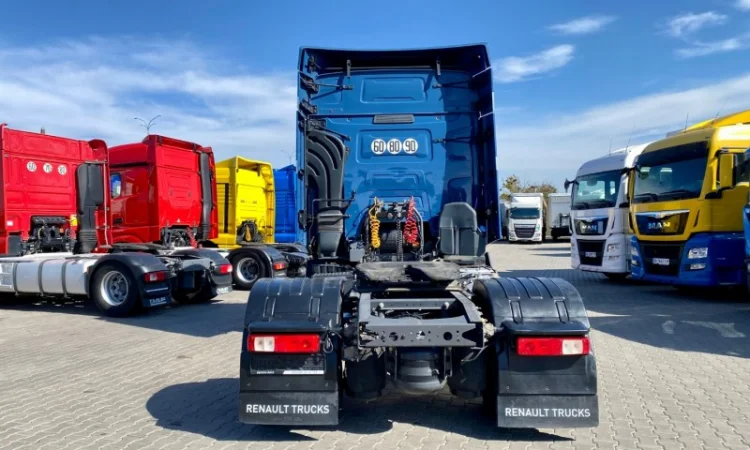 Тягач Renault Range T/T-Series - 2014 рік - фото № 14