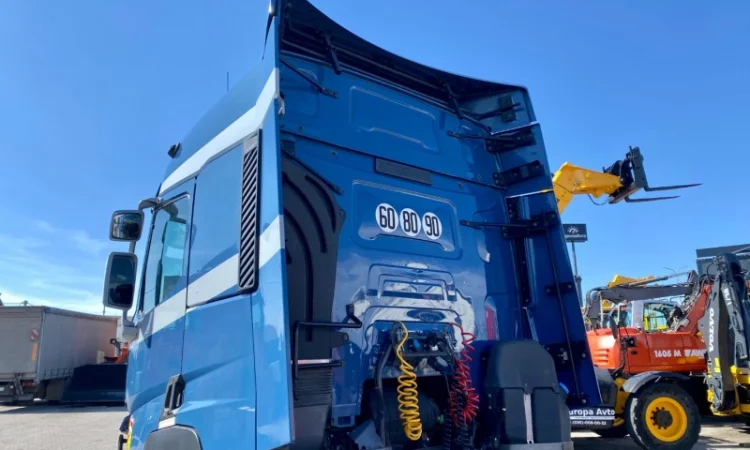 Тягач Renault Range T/T-Series - 2014 рік - фото № 11