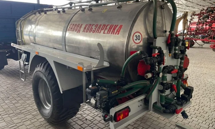 Цистерна напівпричепна РЗС-6 для змішування та дозування розчину (Бочка) - фото № 1