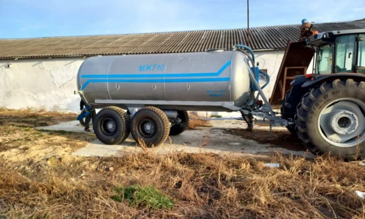 Бочка МЖТ10 для навоза, воды или КАС от производителя - фото № 3