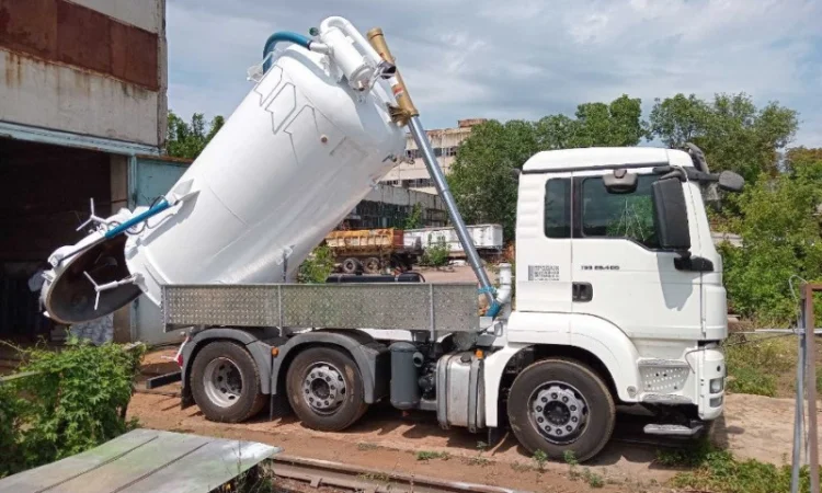 Ассенизатор комбинированная вакуумная цистерна - фото № 1