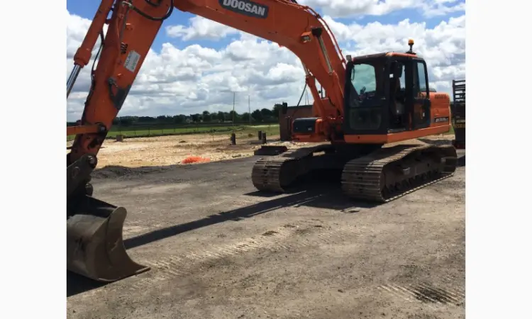 Гусеничный экскаватор Doosan DX 225 LC-3 2011 года - фото № 2