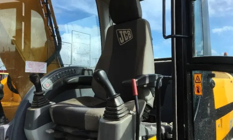 Гусеничный экскаватор JCB JS130LC б/у - фото № 5