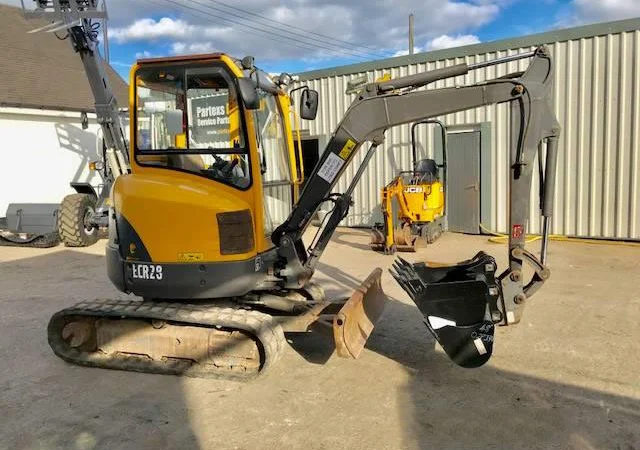 Мини экскаватор VOLVO ECR 28 - фото № 1