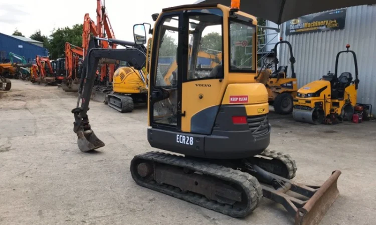 Мини экскаватор VOLVO ECR 28 - фото № 2