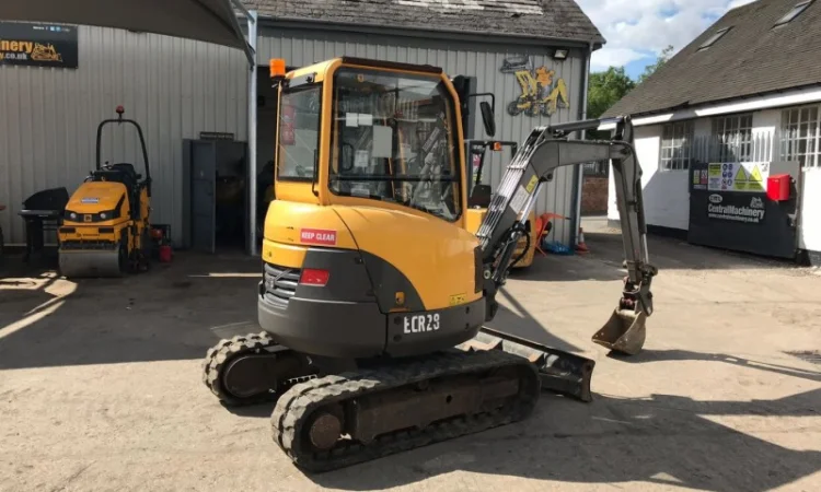 Мини экскаватор VOLVO ECR 28 - фото № 4
