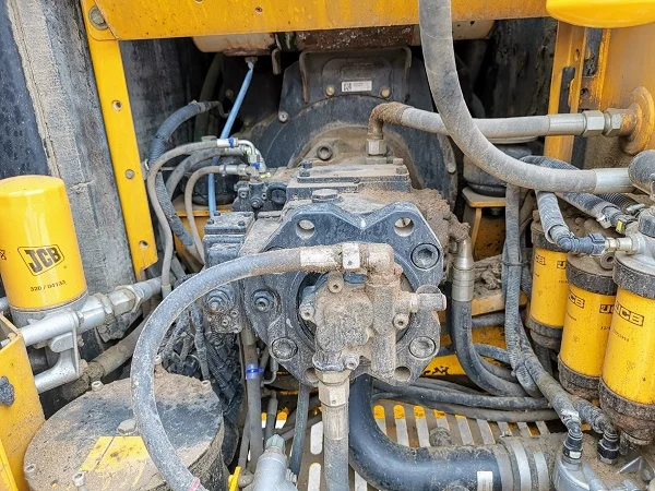 Строительная техника б/у. Гусеничный экскаватор JCB JS220 LC - фото № 8