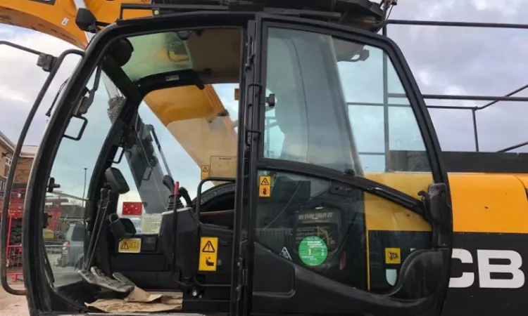 Гусеничный экскаватор JCB JS 220 LC 2011 года - фото № 3