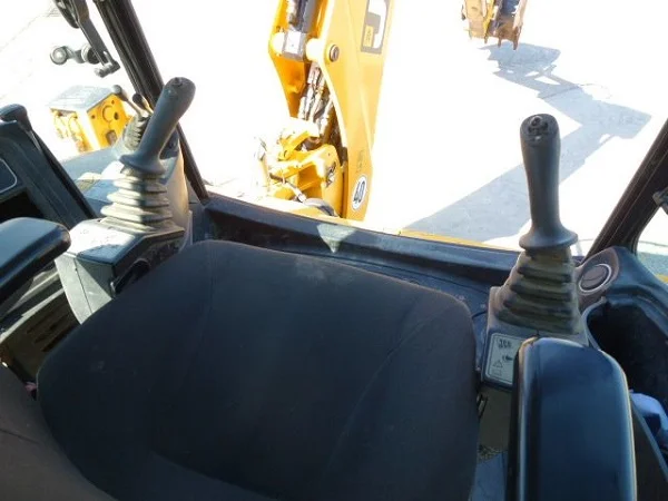 Экскаватор погрузчик JCB 3CX. Самая максимальная комплектация - фото № 8