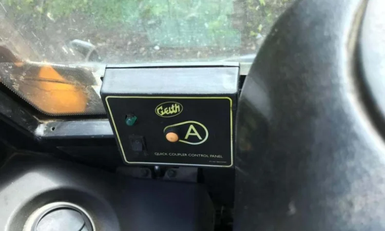 Мини-экскаватор JCB 8050. Мини-экскаватор б/у - фото № 6