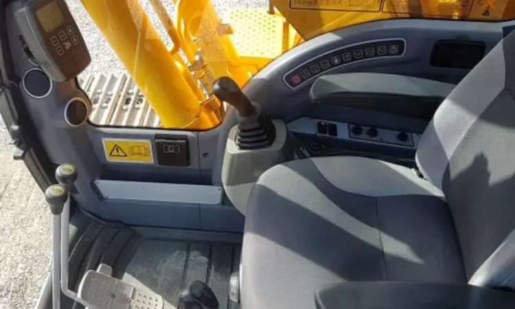 Гусеничный экскаватор JCB JS160 - фото № 4