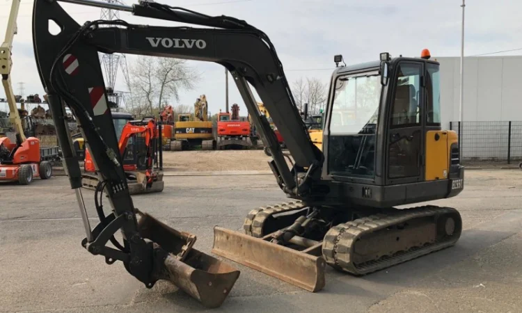 Мини-экскаватор Volvo EC55C 2013 года - фото № 1