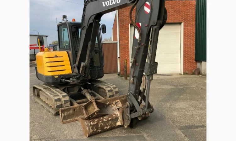 Мини-экскаватор Volvo EC55C 2013 года - фото № 8