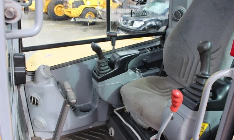 Мини-экскаватор Volvo ECR 58 - фото № 8