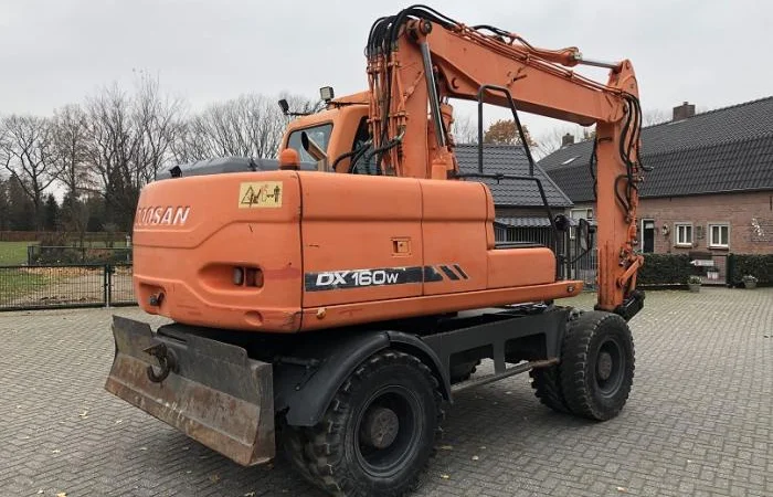 Колесный экскаватор Doosan DX160W - фото № 1