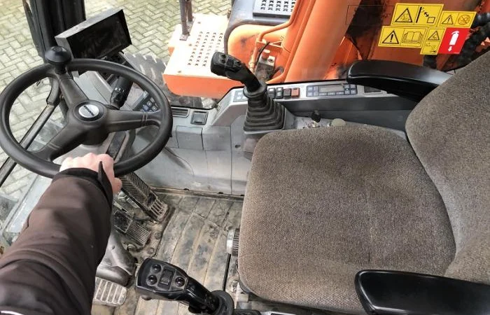 Колесный экскаватор Doosan DX160W - фото № 2