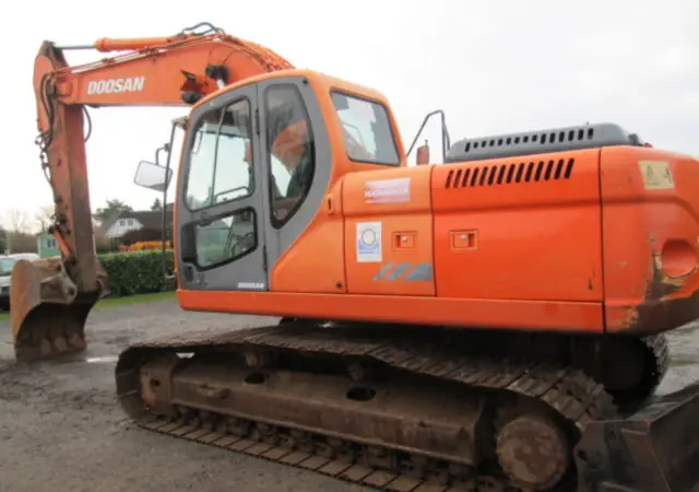 Гусеничный экскаватор Doosan DX225LC-3 - фото № 1
