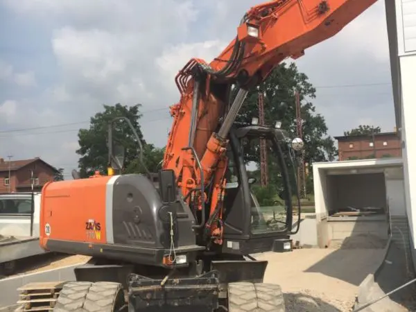 Колесный экскаватор Hitachi ZX170W-3 - фото № 4