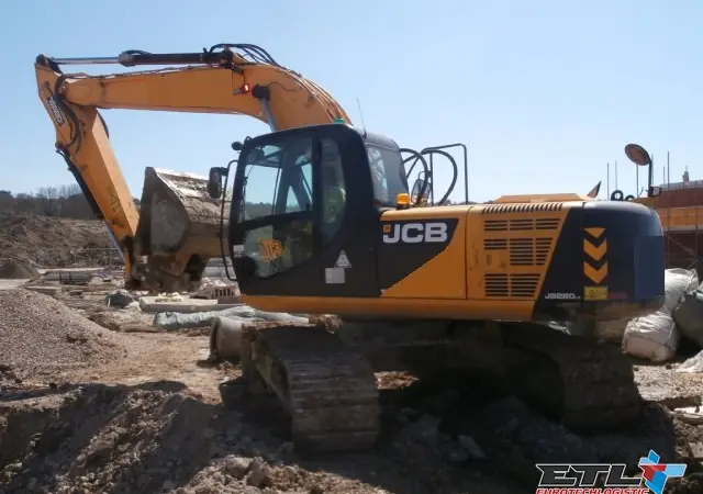 Гусеничный экскаватор JCB JS220 LC 2013 г - фото № 1