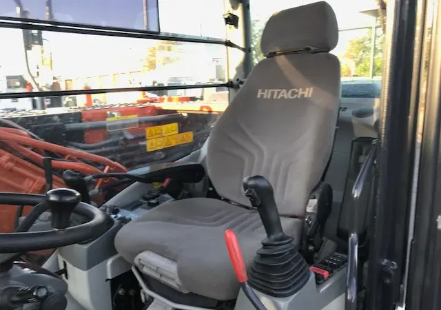 Колесный экскаватор Hitachi ZX170W-5B - фото № 11