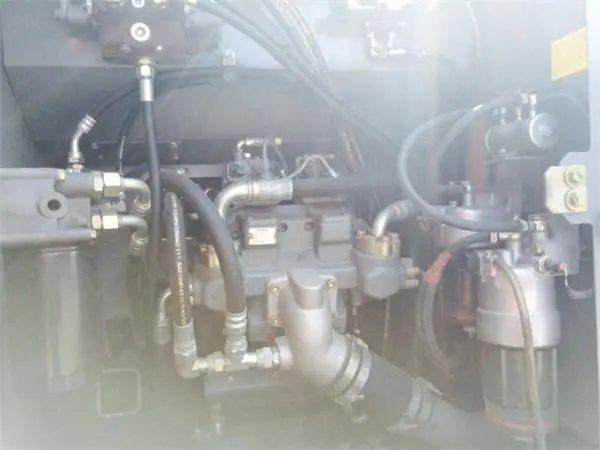 Гусеничный экскаватор Hitachi ZX210LC - фото № 7