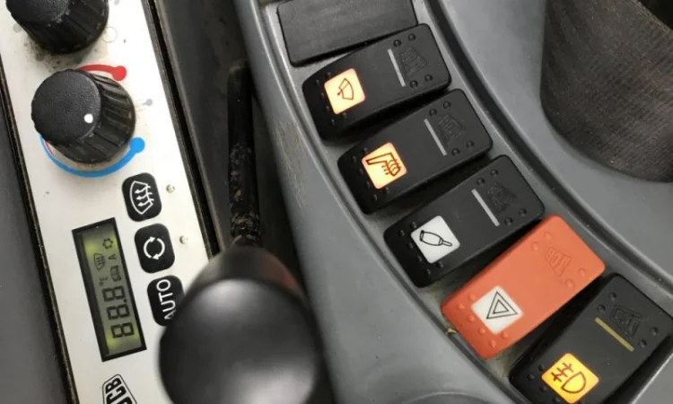 Колесный экскаватор JCB JS130W. Спецтехника б/у - фото № 10