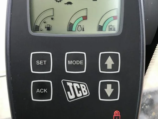 Колесный экскаватор JCB JS130W. Спецтехника б/у - фото № 11