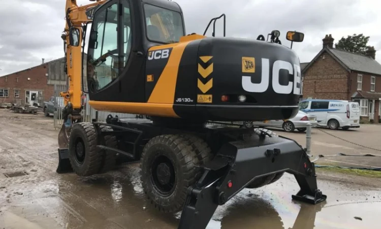 Колесный экскаватор JCB JS130W. Спецтехника б/у - фото № 2