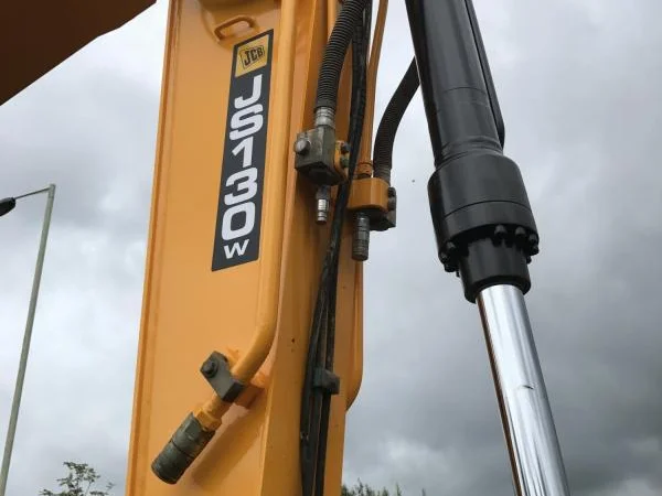 Колесный экскаватор JCB JS130W. Спецтехника б/у - фото № 7