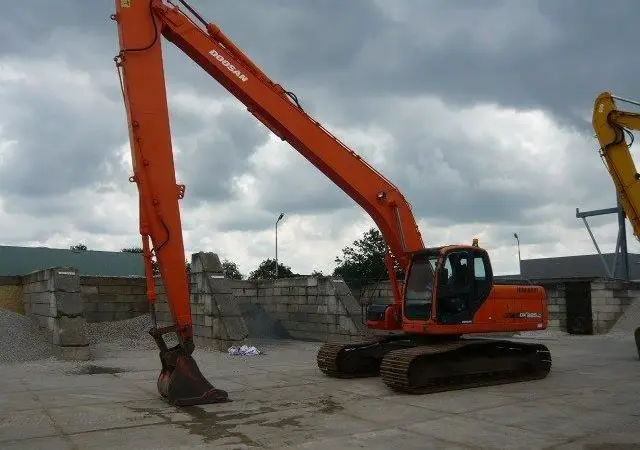 Гусеничный экскаватор Doosan DX225LC Long Reach - фото № 1