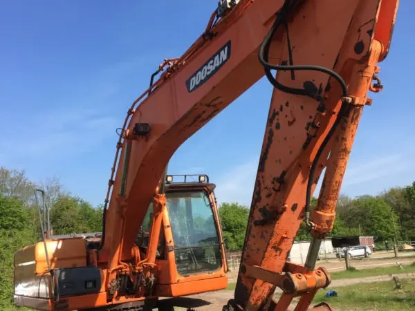 Гусеничный экскаватор Doosan DX 225 LC 2008 г - фото № 10