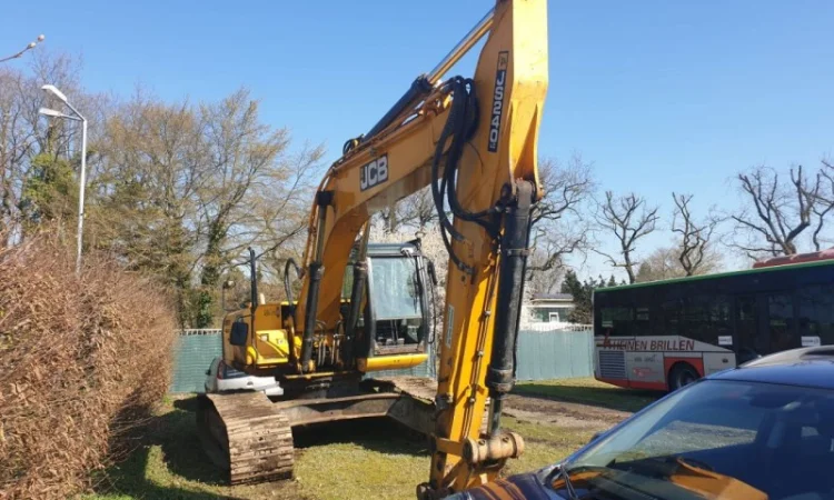 Гусеничный экскаватор JCB JS240LC. В Наличии - фото № 1