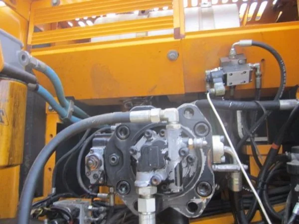 Гусеничный экскаватор JCB JS260LC. Спецтехника в Киеве - фото № 2