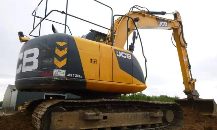 Гусеничный экскаватор JCB JS130LC - фото № 1
